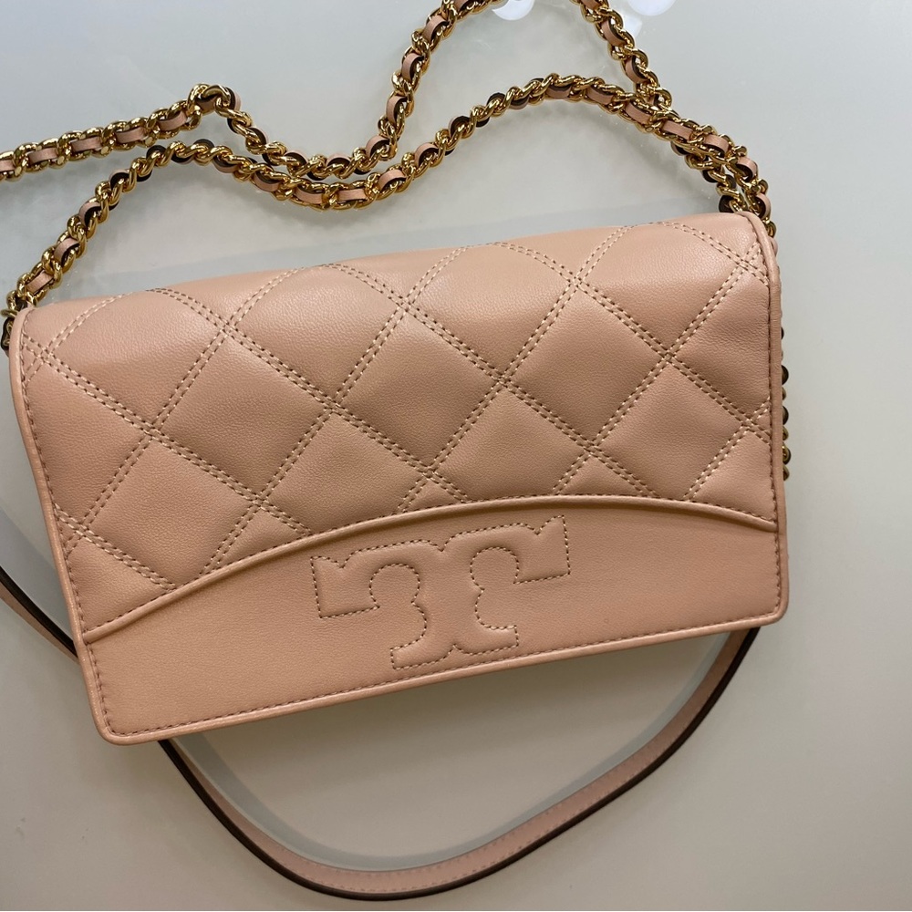 Tory Burch Savannah Chain Wallet